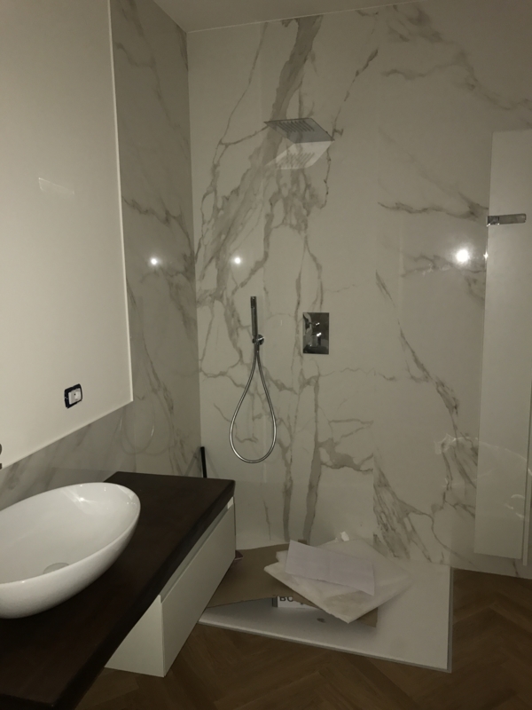 Rivestimento in Kerlite effetto marmo di Carrara